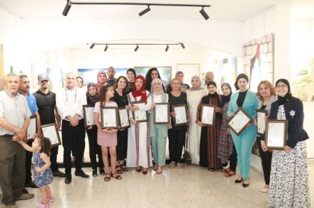 مشهد مميز مع افتتاح معرض " حكاية مدينة القدس" في جاليري زركشي بمدينة سخنين